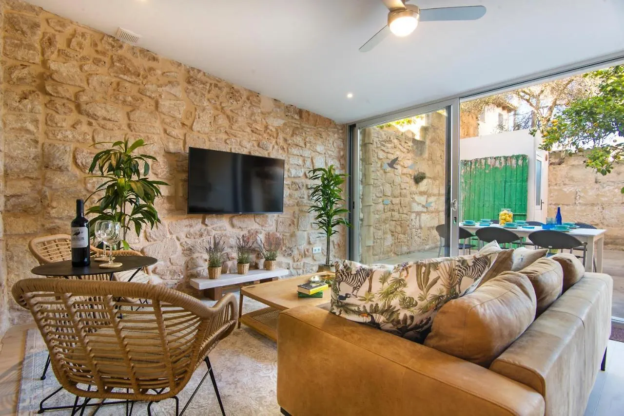 Casa La Limonera. Townhouse With Pool For Up To 6 Persons In Santanyi Villa Vakantiehuis