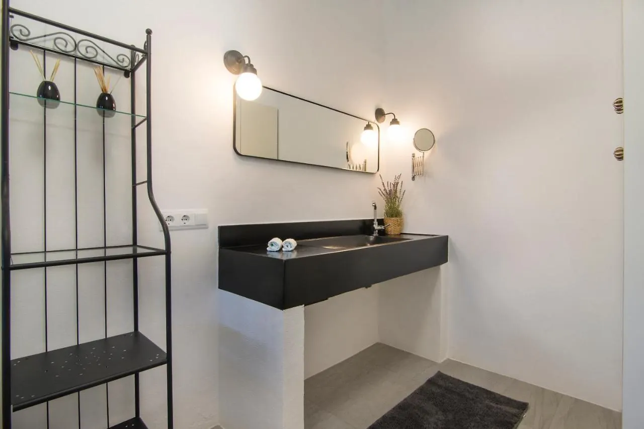 Vakantiehuis Casa La Limonera. Townhouse With Pool For Up To 6 Persons In Santanyi Villa
