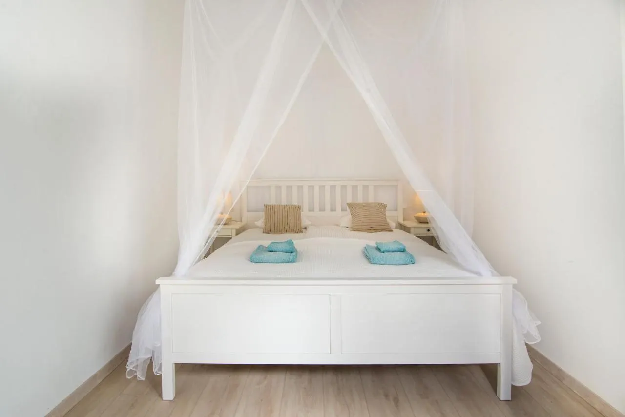 Casa La Limonera. Townhouse With Pool For Up To 6 Persons In Santanyi Villa