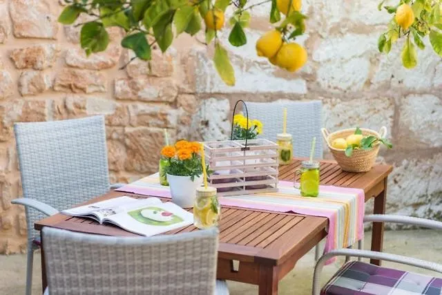 Casa La Limonera. Townhouse With Pool For Up To 6 Persons In Santanyi Villa Holiday home